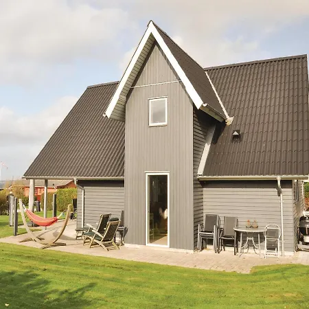 Vakantiehuis Three-bedroom Holiday In Assens