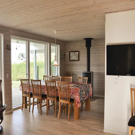 Vakantiehuis Three-bedroom Holiday In *